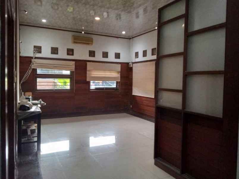 dijual rumah jl bougenville no 8