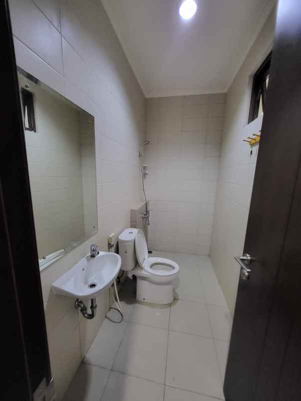 dijual rumah jl bsd grand boulevard blk