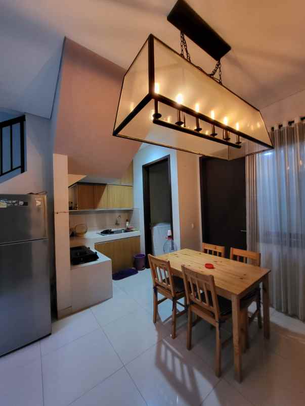 dijual rumah jl bsd grand boulevard blk
