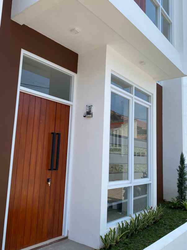 dijual rumah jl budi