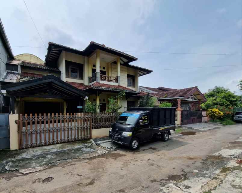 dijual rumah jl bunga kota malang