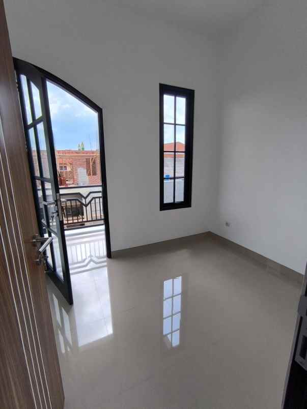 dijual rumah jl cibiru