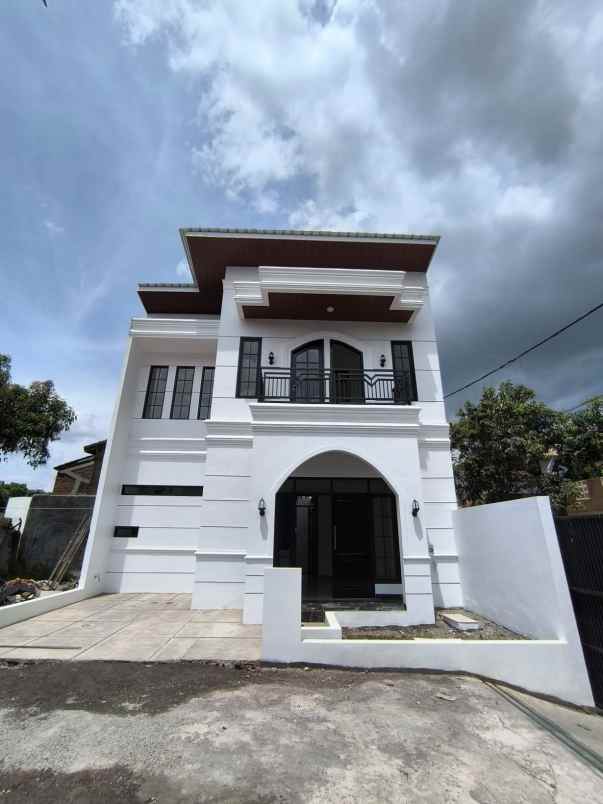 dijual rumah jl cibiru
