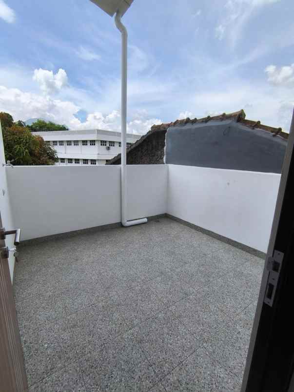 dijual rumah jl cibiru