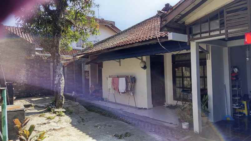 dijual rumah jl cigadung dago