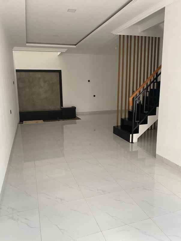 dijual rumah jl curug agung tanah baru