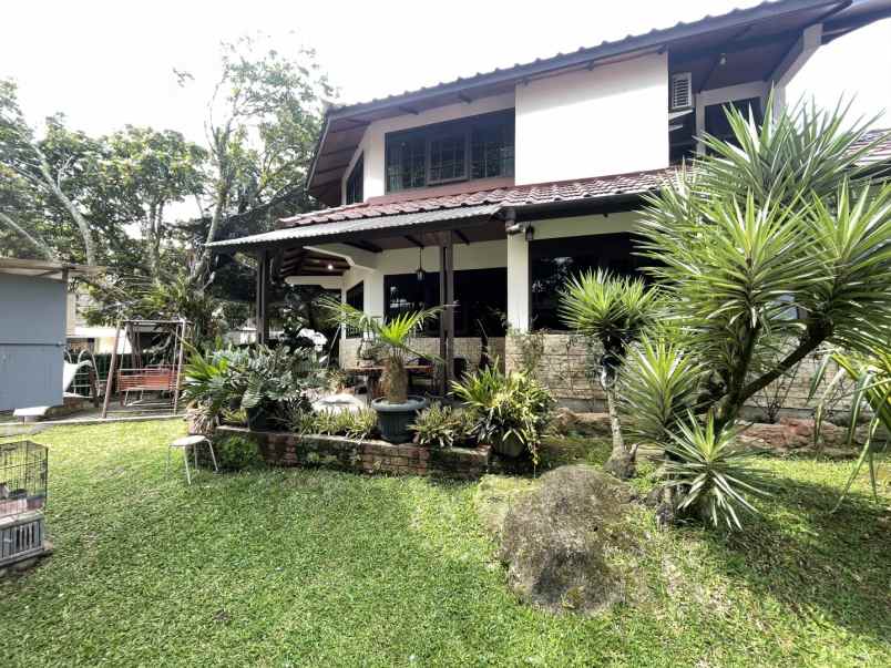 dijual rumah jl gegerkalong tonggoh