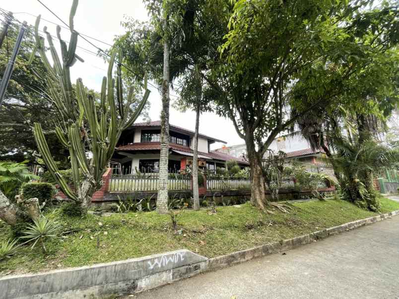 dijual rumah jl gegerkalong tonggoh