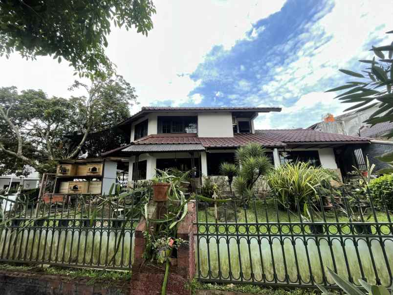 dijual rumah jl gegerkalong tonggoh