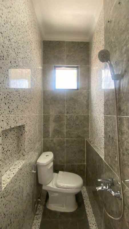 dijual rumah jl haji kocen