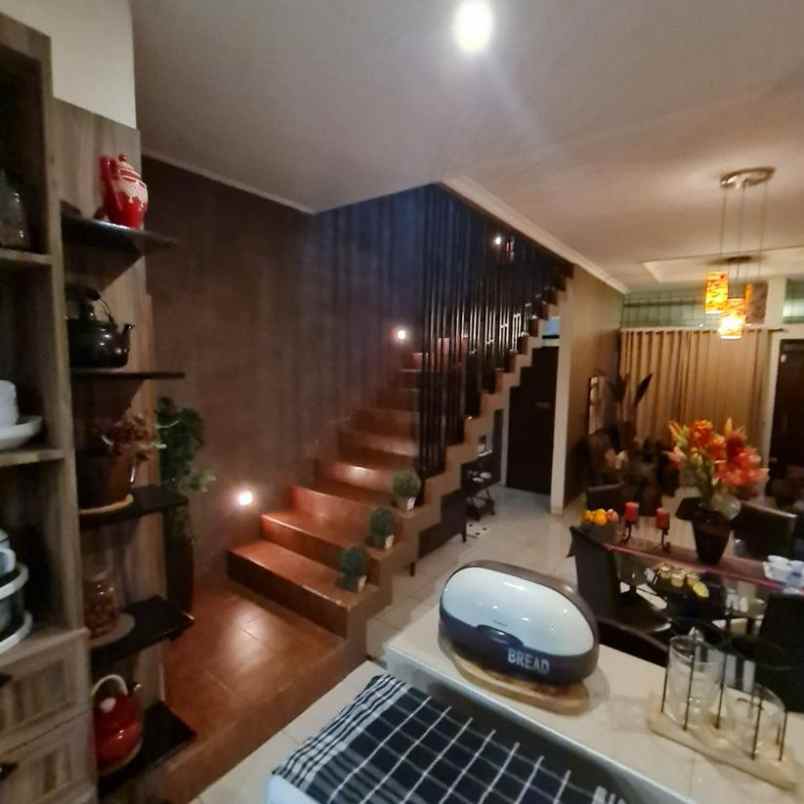 dijual rumah jl jalaprang