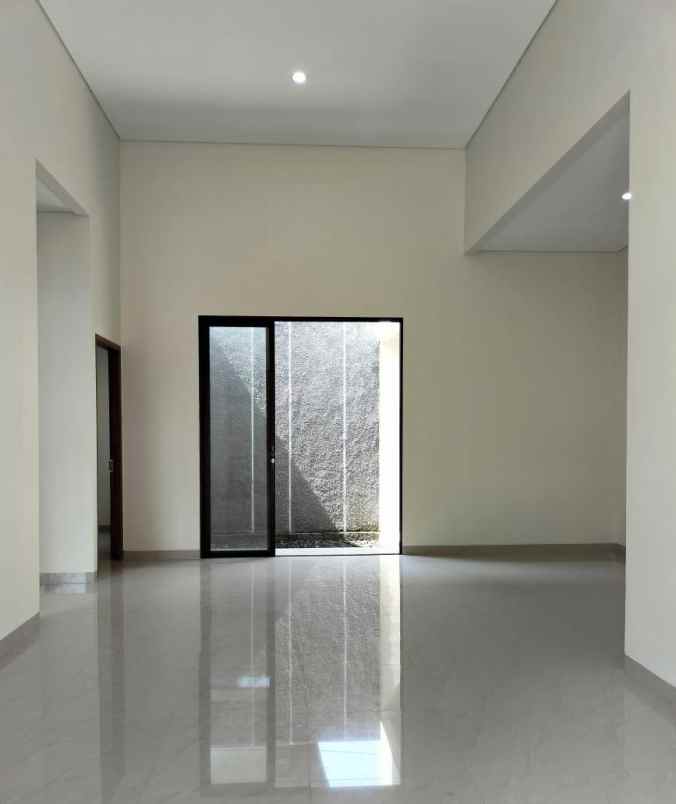 dijual rumah jl kaliurang km 12 5