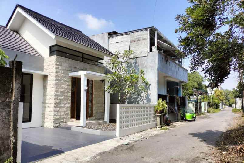 dijual rumah jl kaliurang km 12 5