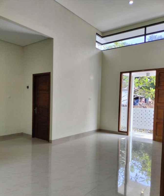 dijual rumah jl kaliurang km 12 5
