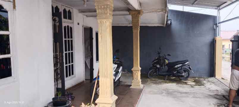 dijual rumah jl karya 1