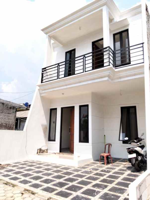 dijual rumah jl kranggan permai raya