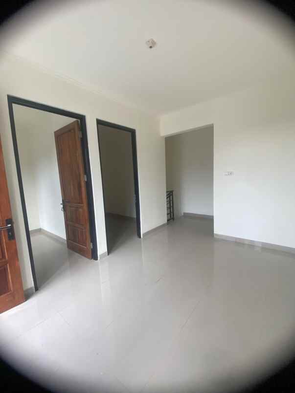 dijual rumah jl kranggan permai raya