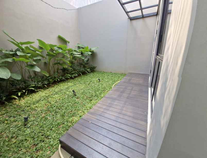 dijual rumah jl lebak bulus raya