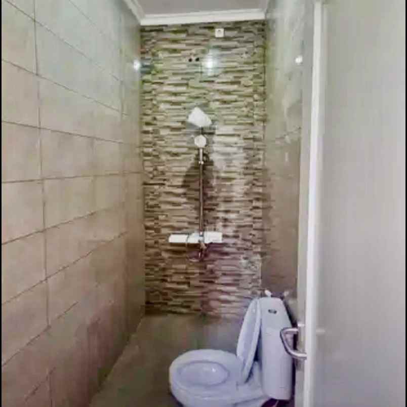 dijual rumah jl lebak indah