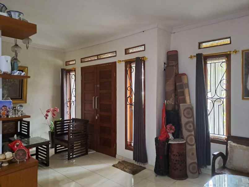 dijual rumah jl mars tata surya
