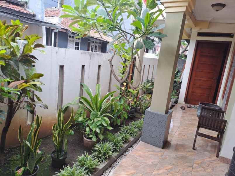 dijual rumah jl mars tata surya