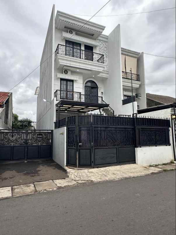 dijual rumah jl pagujaten