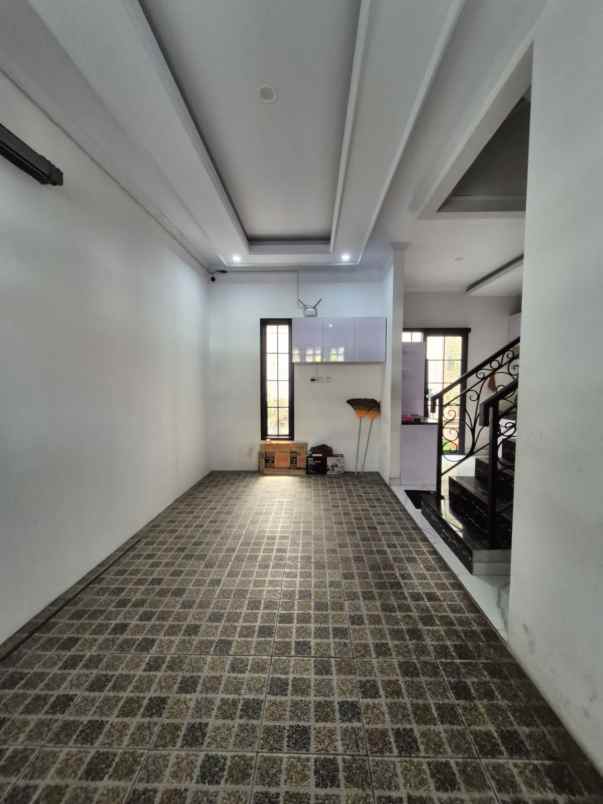 dijual rumah jl pagujaten