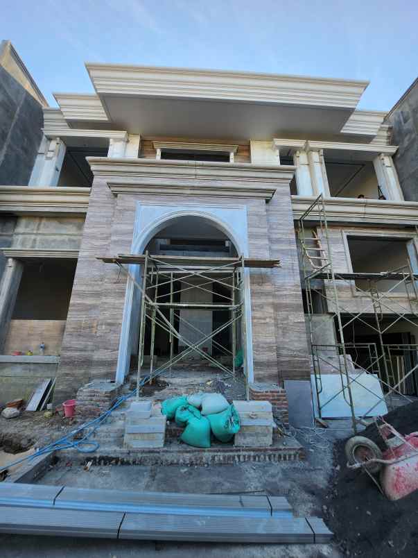 dijual rumah jl pakuwon indah