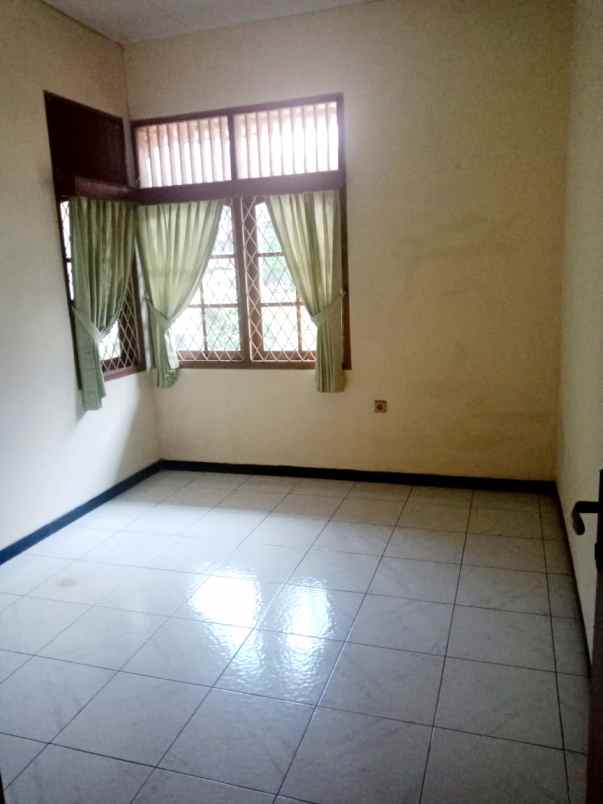 dijual rumah jl pondok kelapa duren