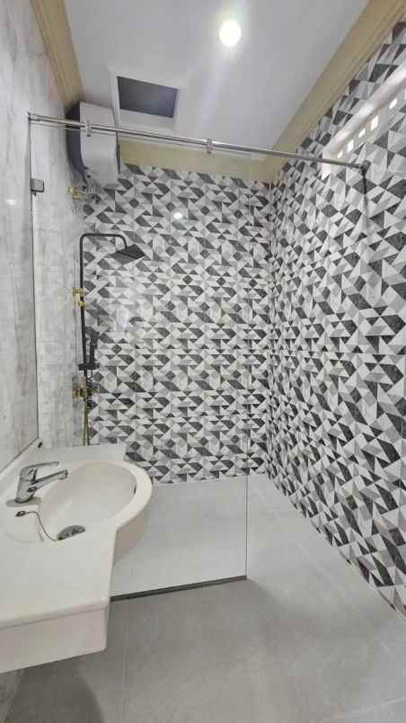 dijual rumah jl pondok kelapa duren