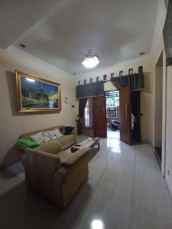 dijual rumah jl pondok kelapa raya