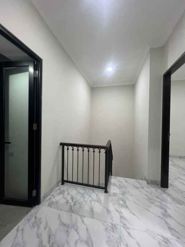 dijual rumah jl ratna raya jatibening