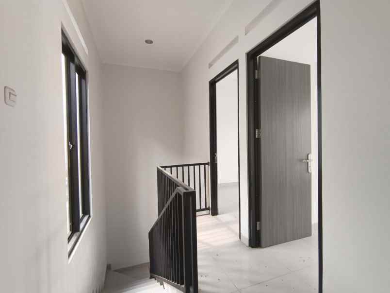 dijual rumah jl raya arco sawangan kota