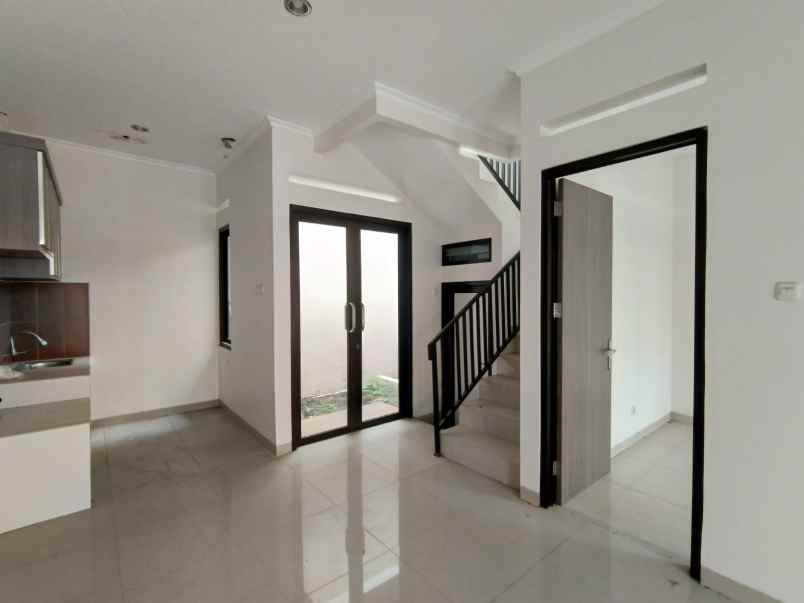 dijual rumah jl raya arco sawangan kota