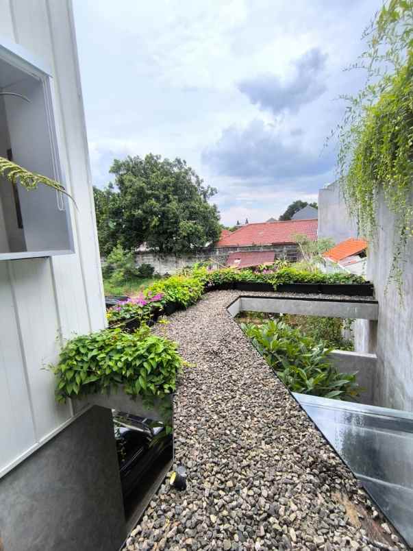 dijual rumah jl raya hankam jatiranggon