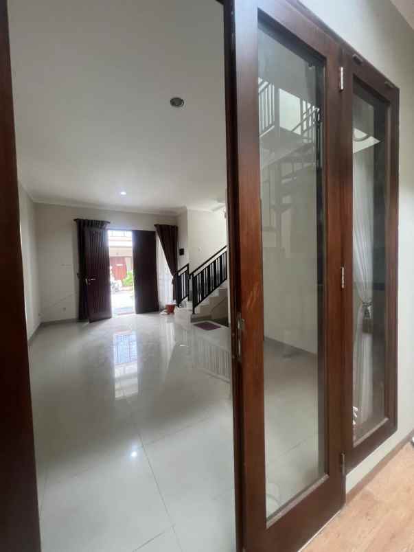 dijual rumah jl raya jatibening pondok