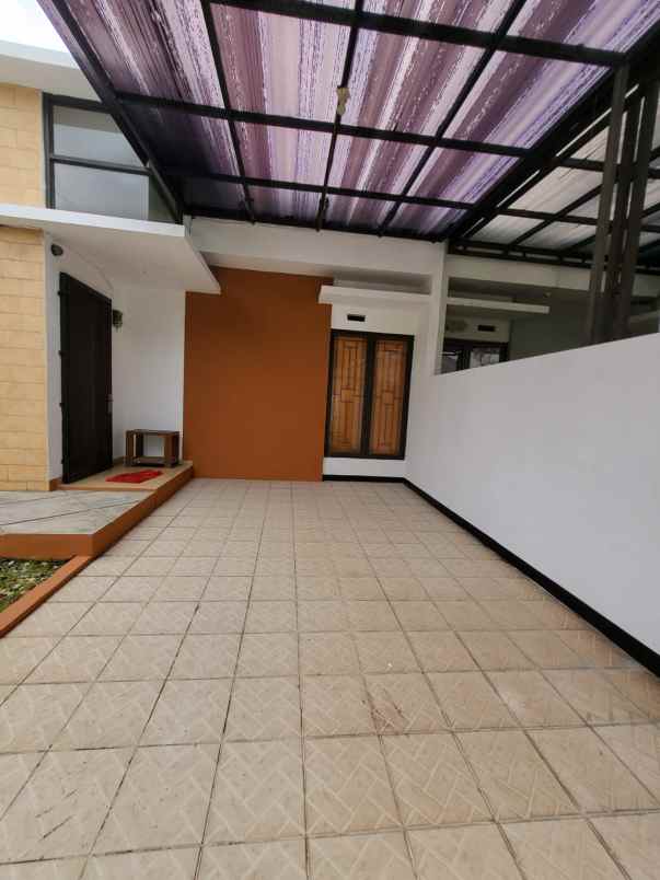 dijual rumah jl raya jatiwaringin