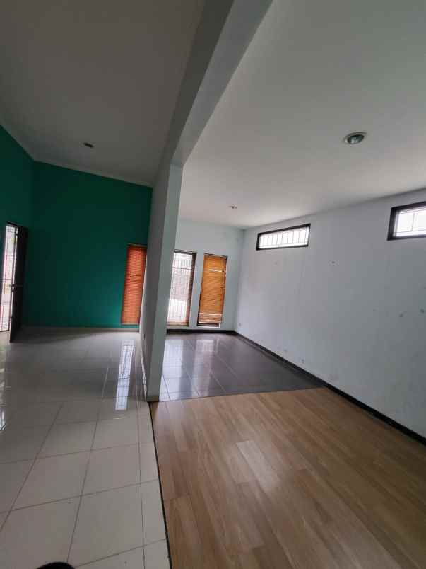 dijual rumah jl raya jatiwaringin