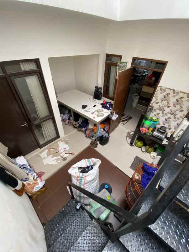 dijual rumah jl safir cisaranten