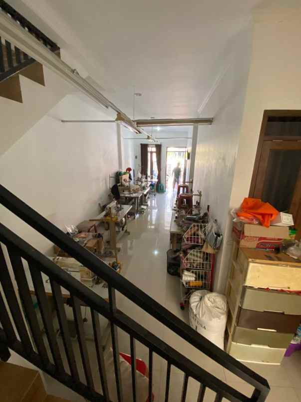 dijual rumah jl safir cisaranten