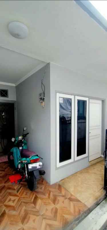 dijual rumah jl salam cijantung