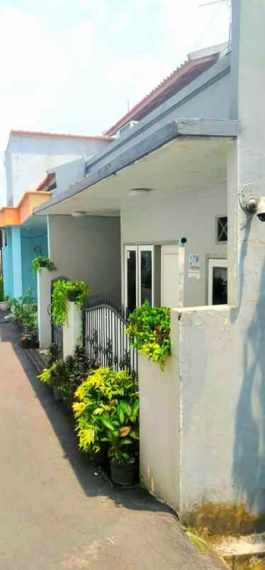 dijual rumah jl salam cijantung
