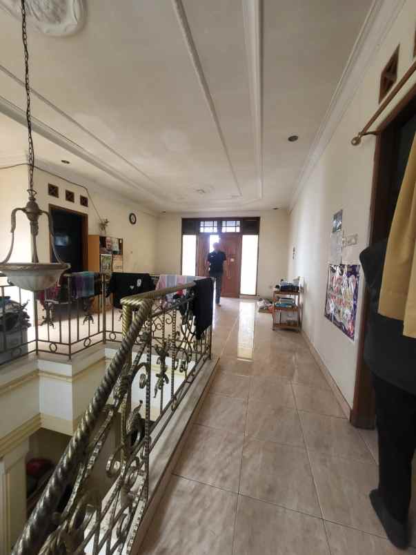 dijual rumah jl saturnus venus