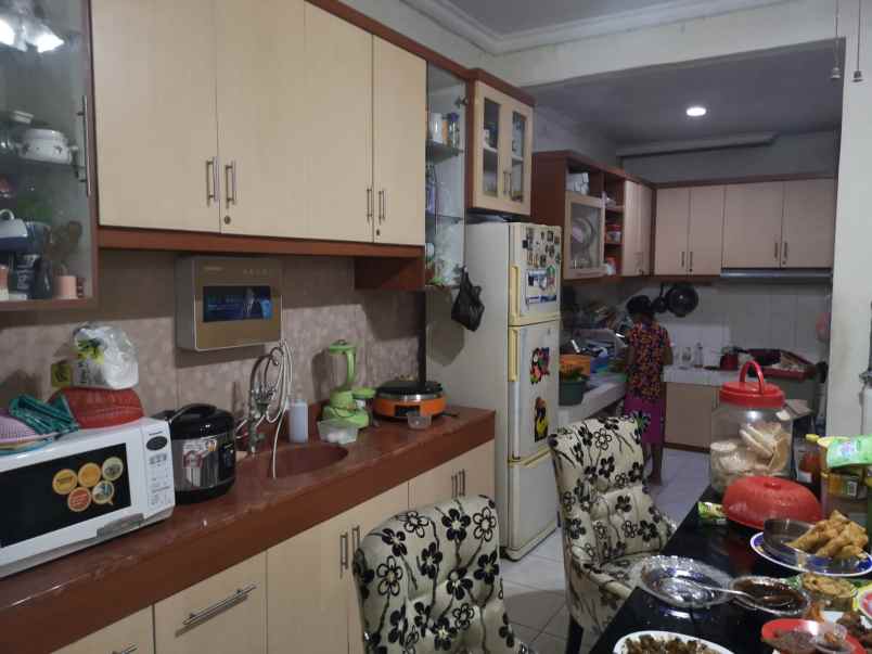 dijual rumah jl simpang darmo permai