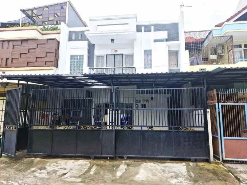 dijual rumah jl taman palem lestari