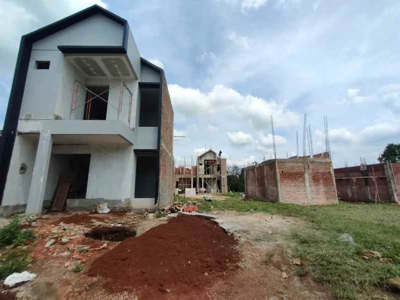 dijual rumah jln keluarahan buaran