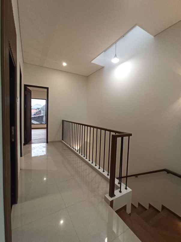 dijual rumah jln pulo asem rawamangun
