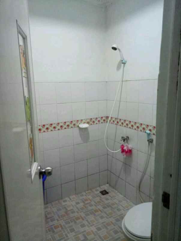 dijual rumah jln raya cikaret cibinong