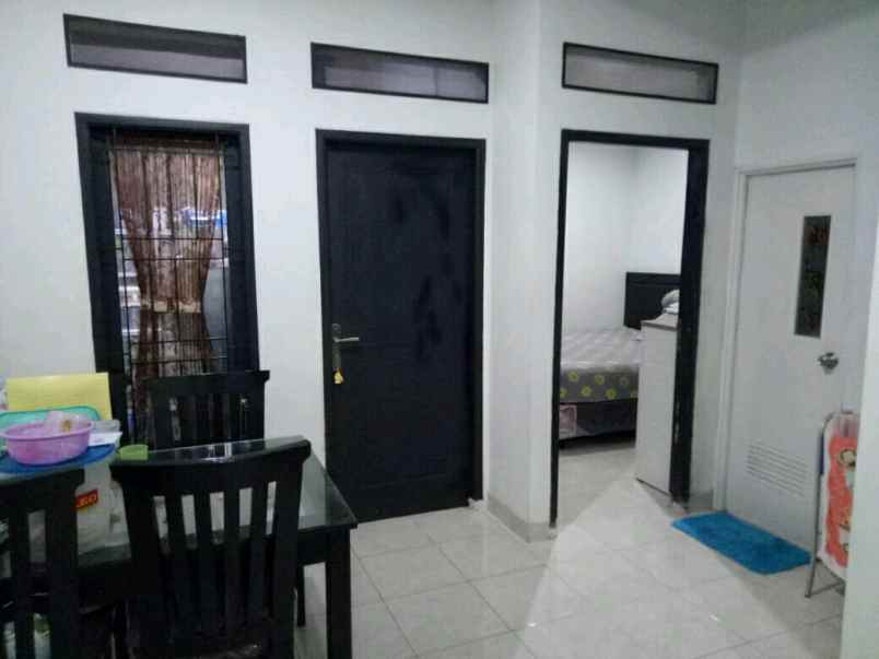 dijual rumah jln raya cikaret cibinong