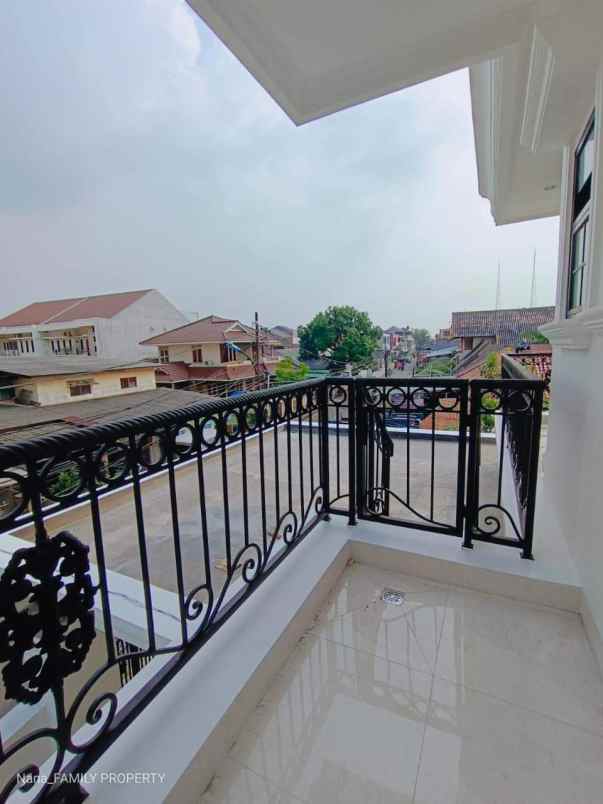 dijual rumah joglo kembangan